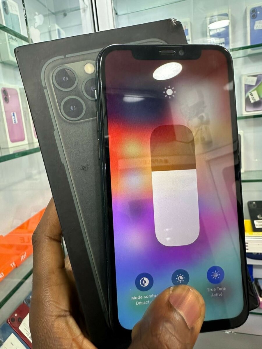 iPhone 11 Pro 64go sans id 115.000