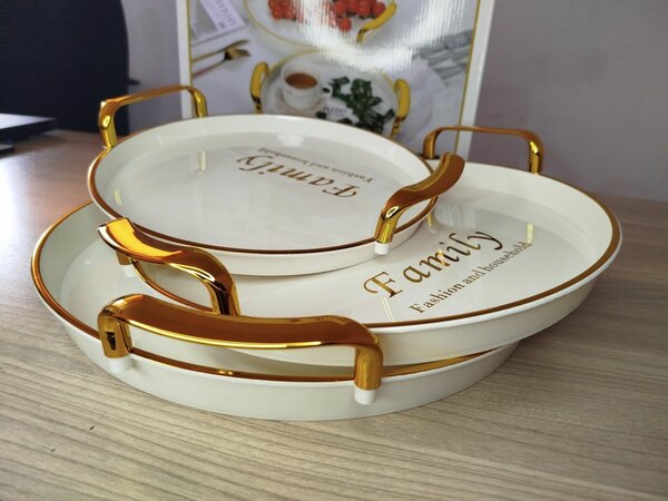 Plateau de service doré élégant