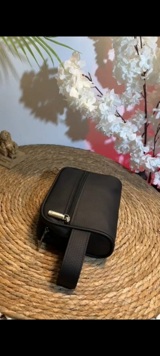 Pochette en cuir noir élégante