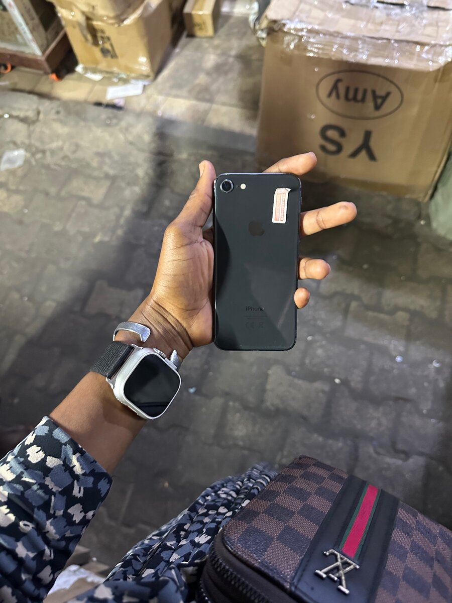 iPhone 8simplecassi neuf