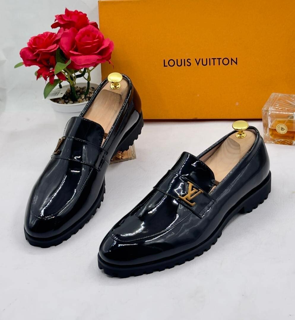LOUIS VUITTON SHOE