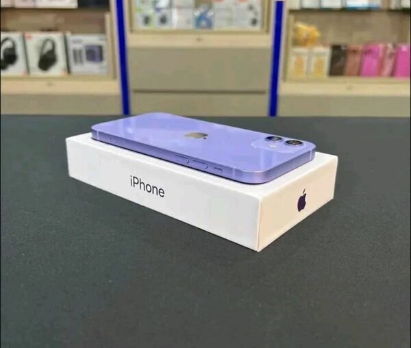 iPhone 12 en violet neuf