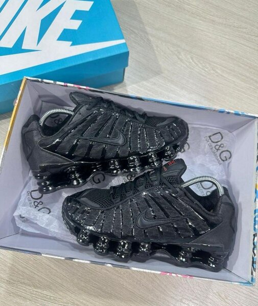 Chaussures Nike Shox Noires