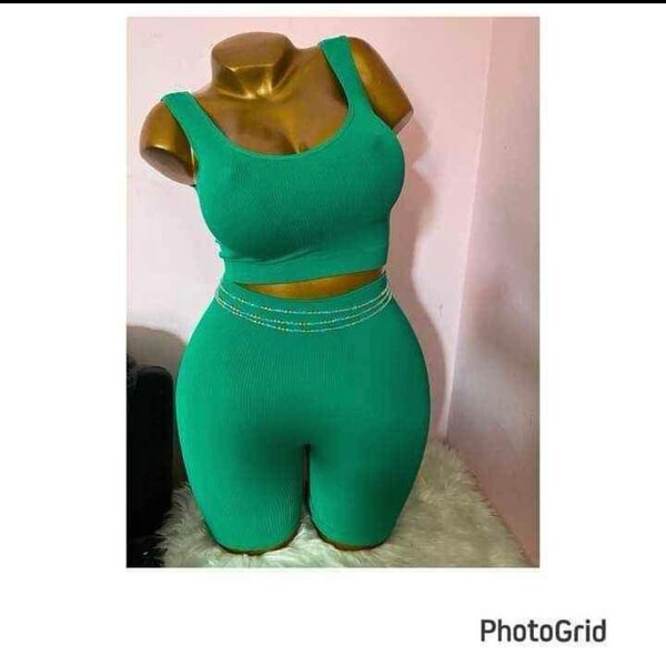 Ensemble de sport côtelé élégant