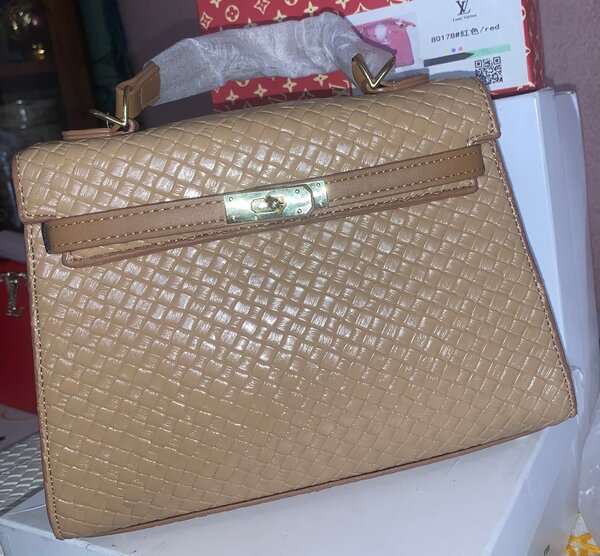 Sac à main tressé élégant