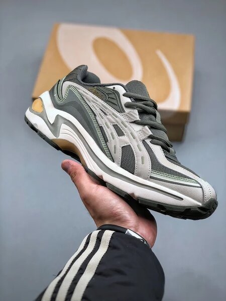 Baskets asics élégantes