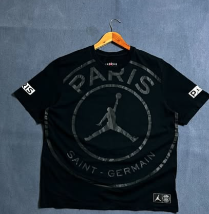 Paris Saint Germain X Air Jordan T shirt size : L