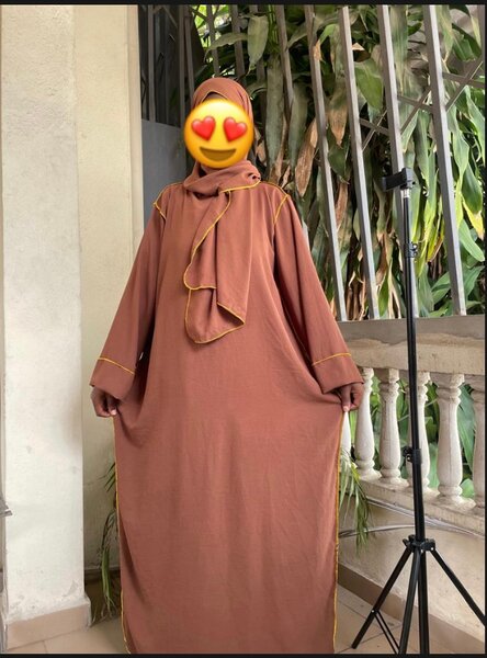Abaya élégante marron