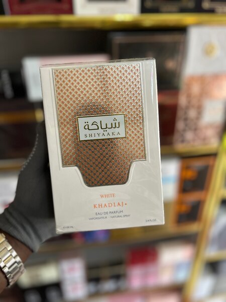 Shiyaaka black & white