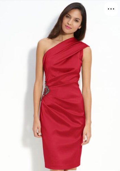 Robe élégante rouge asymétrique