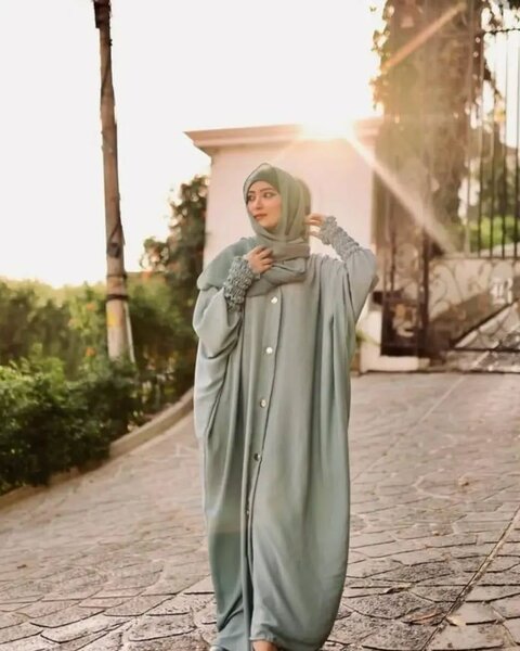 Baggy abaya with elastic sleeves