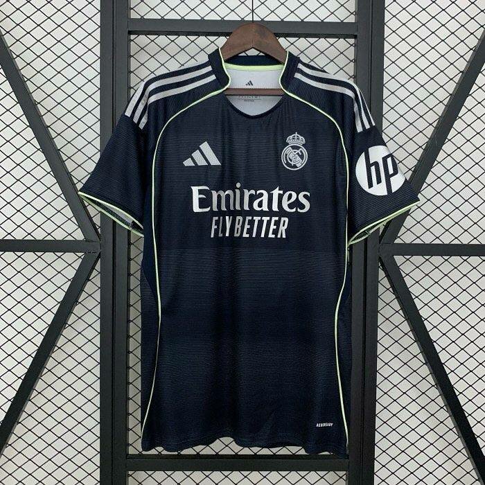 Maillot de foot Adidas et Nike