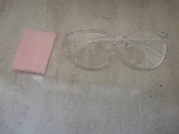 Lunettes transparentes élégantes