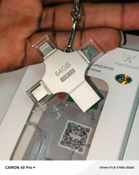 64 GB - Clé USB Modèle 4 en 1