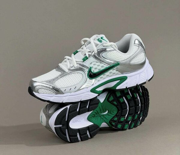 Baskets running blanc et vert