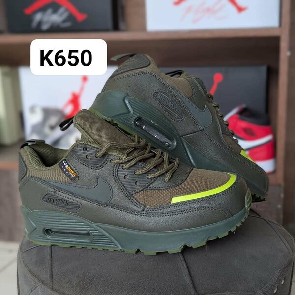 All fashion shoes male and female