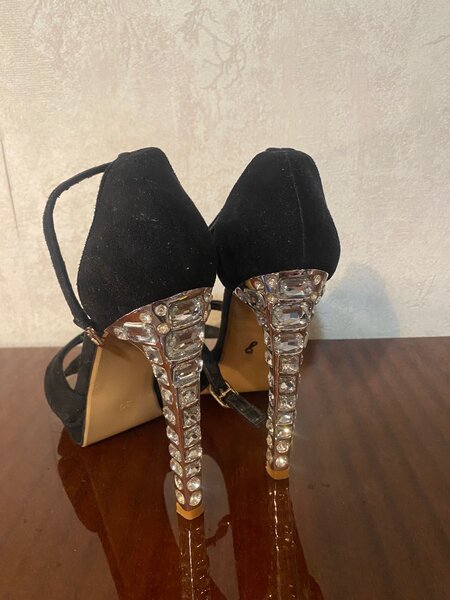 Женские босоножки. Вечерние. Б/у.