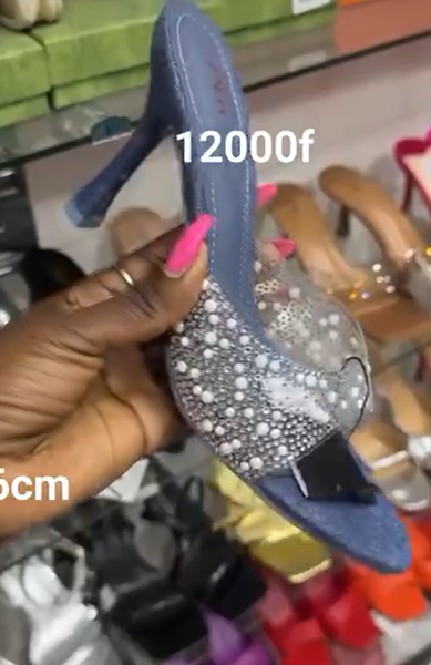 Sandales ouvertes à talon de 6 cm en bleu