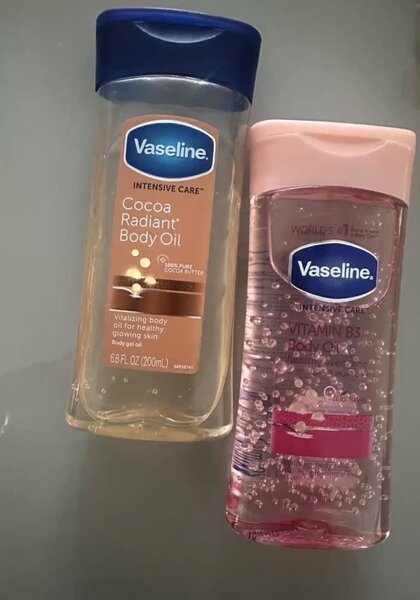 Vaseline cocoa and vitamin B3 body oil