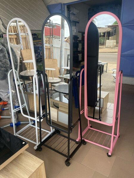 MIROIR AVEC ROULETTES