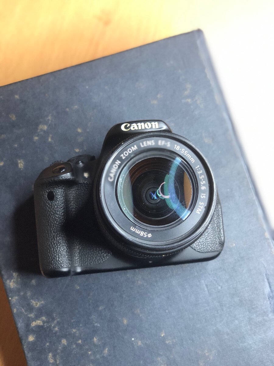 Canon DSLR - EOS 700D