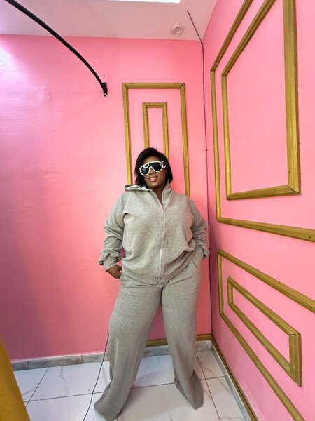 Costume de sport gris pour femme