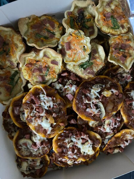 Assortiment de quiches et mini-pizzas