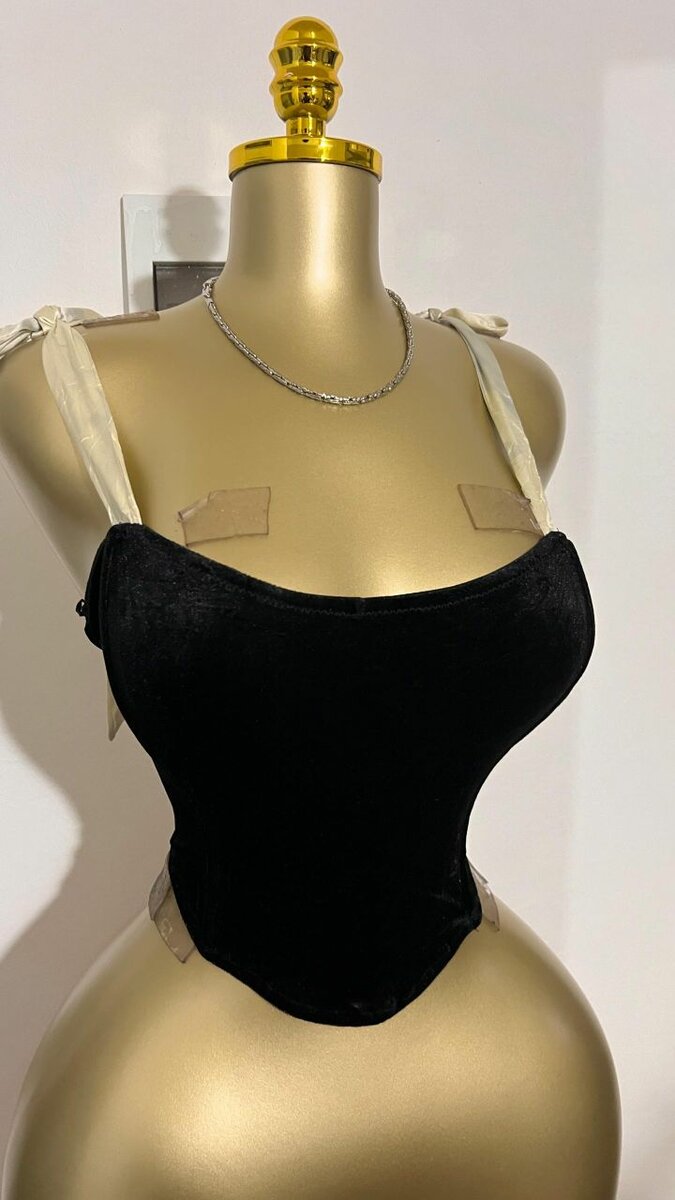 Corset en velours noir