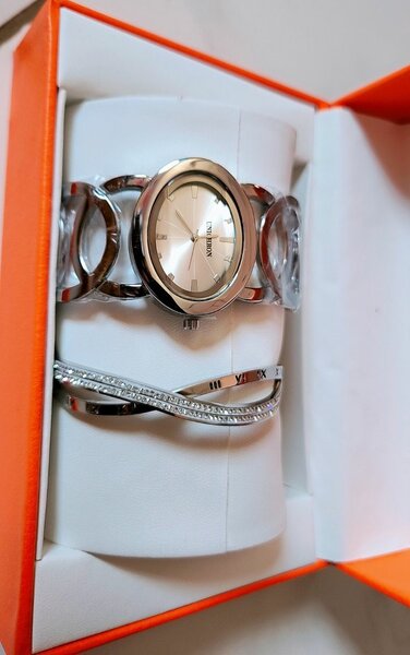 Montre Femme Élégante avec Bijoux