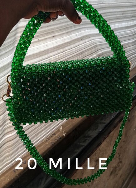 Sac à main perlé élégant