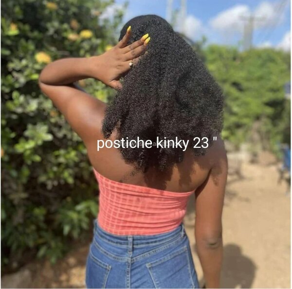 Postiche kinky