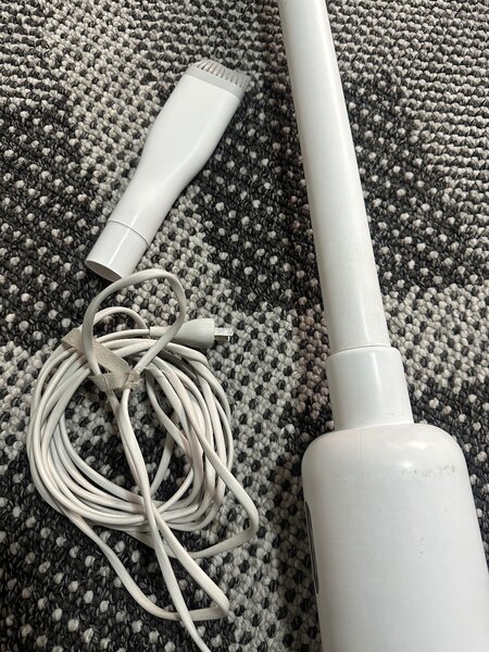 Пылесос в хорошем состоянии работает исправно