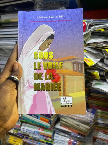 Sous le Voile de la Mariée