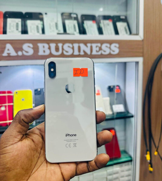iPhone X argent 64Go