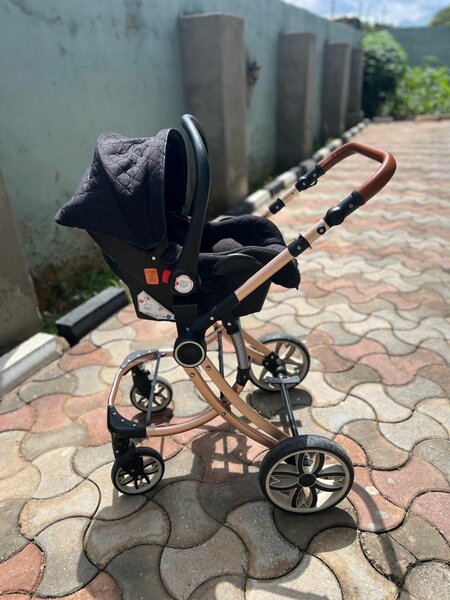 3in 1 preloved stroller for sale, car seat is 0-13kgs