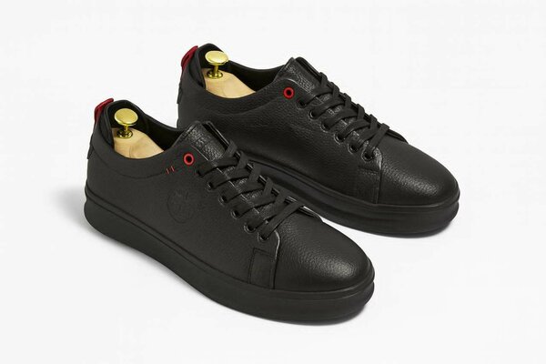 Sneakers en cuir noir