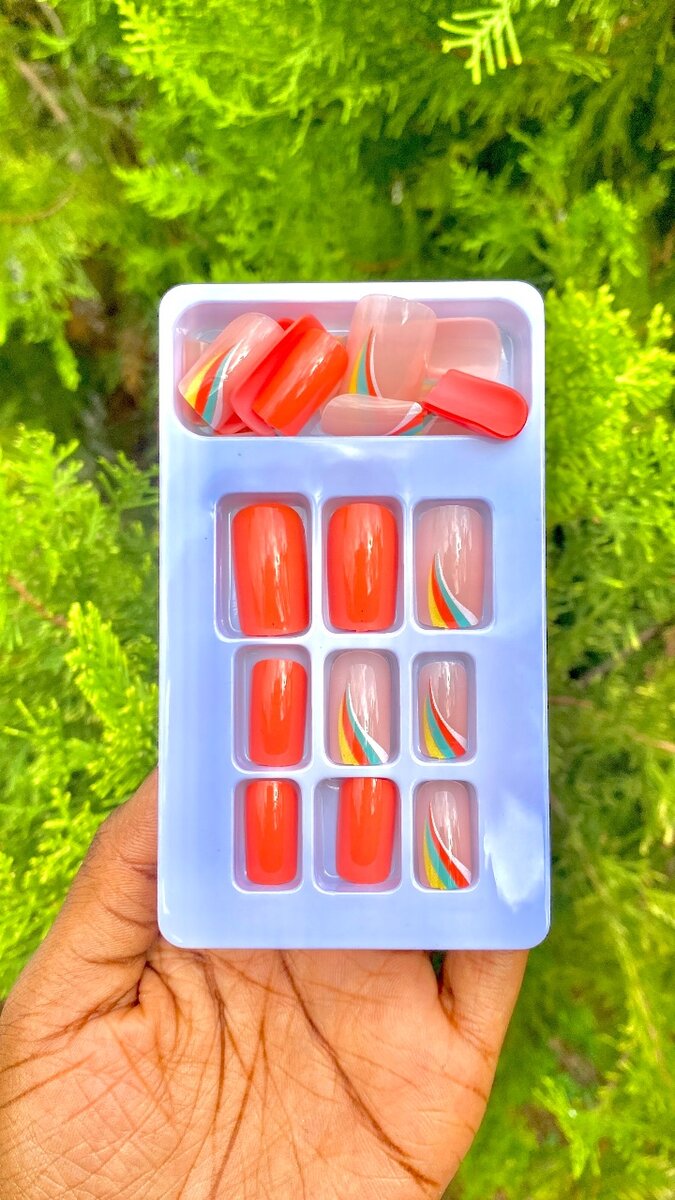 Press On Nails / Faux Ongles