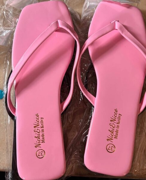 Tongs roses pour femmes