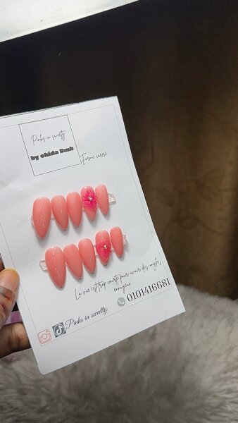 Ongles en Gel Élégants et Colorés