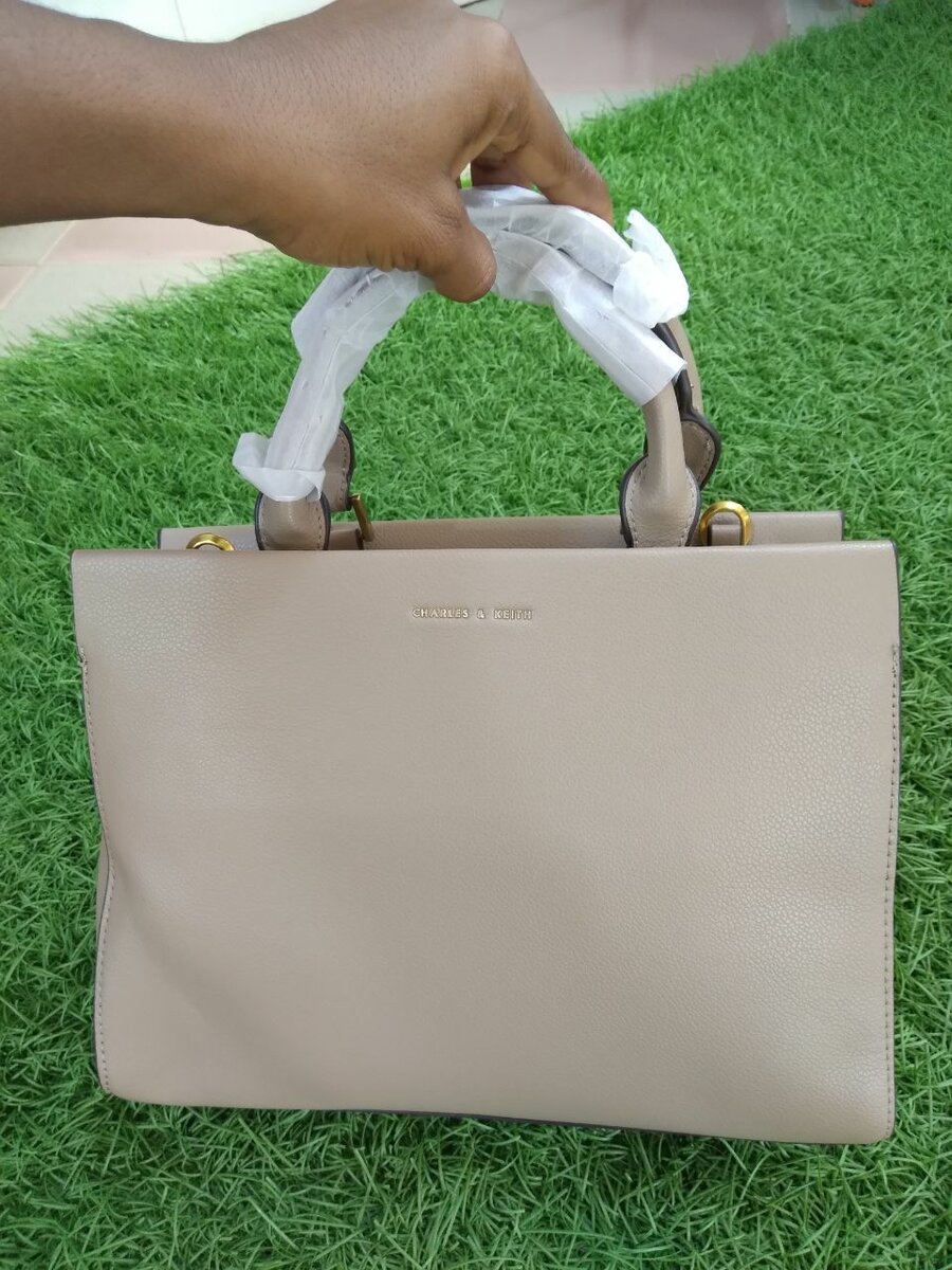 Ladydior, Charles and Keith's