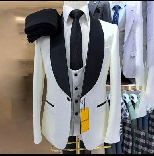 Costume de soirée élégant homme