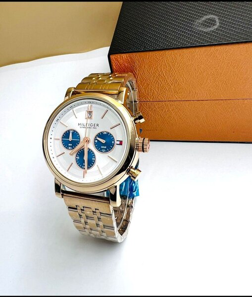 Montre homme luxueuse dorée