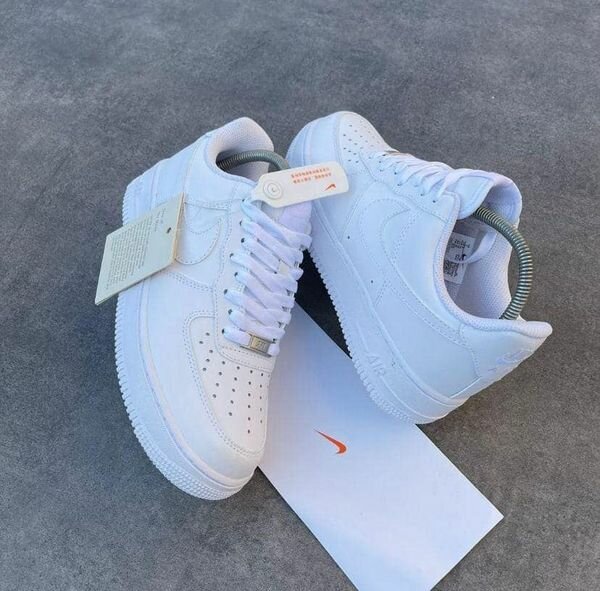 NIKE AIR FORCE 1 