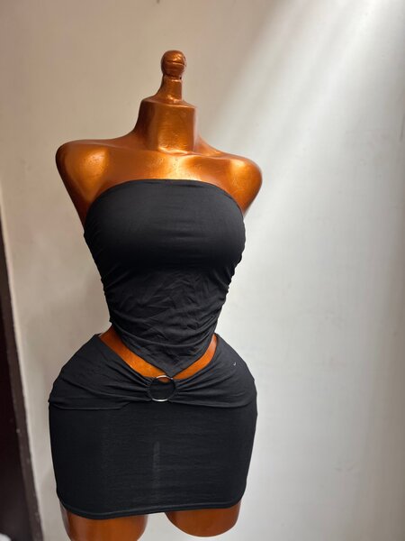 Robe moulante noire élégante