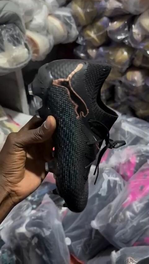 Chaussures de football élégantes