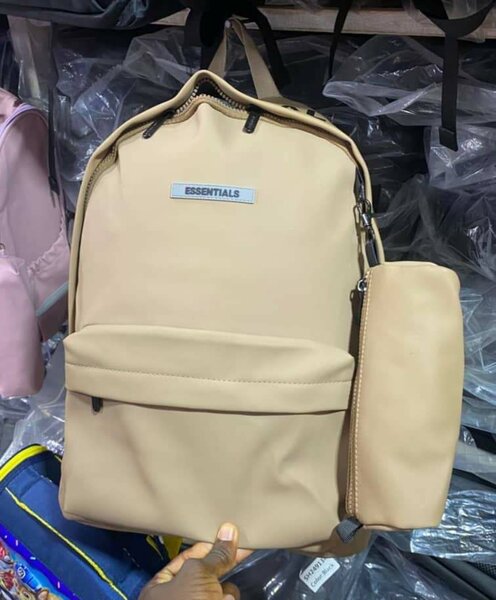 Sac à dos beige polyvalent