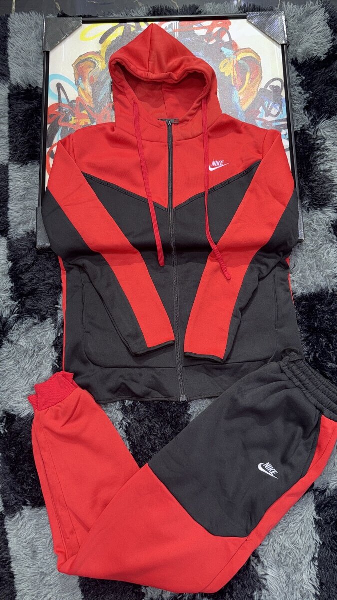 Survêtement à capuche coloré