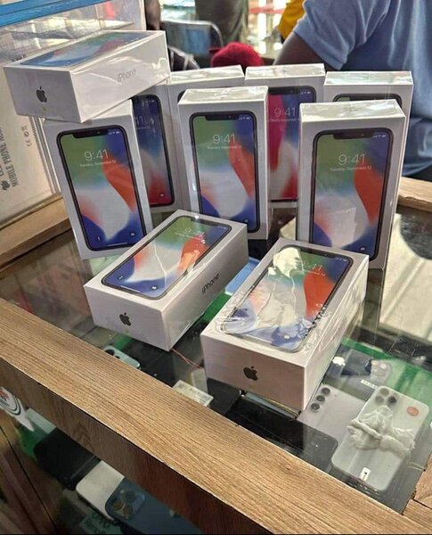 iPhone X 64giga nouveau dans carton