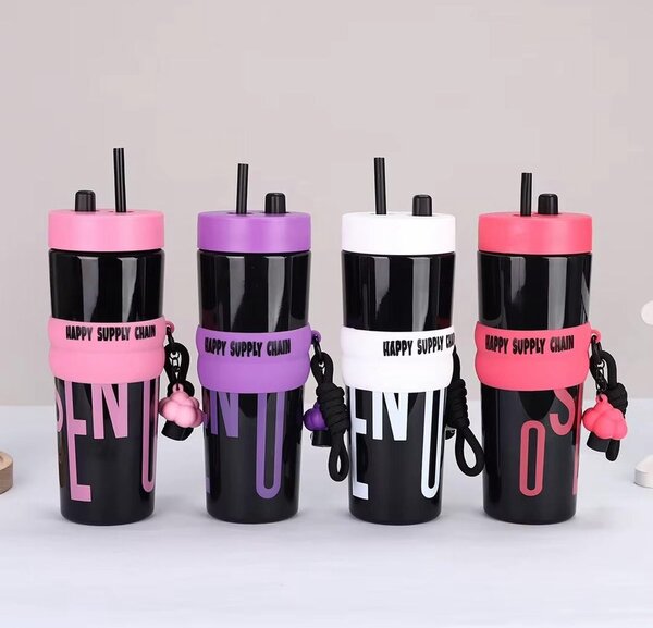 Gourde colorée avec paille