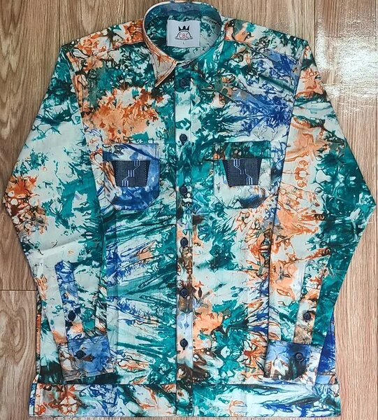 Chemise colorée à motifs abstraits